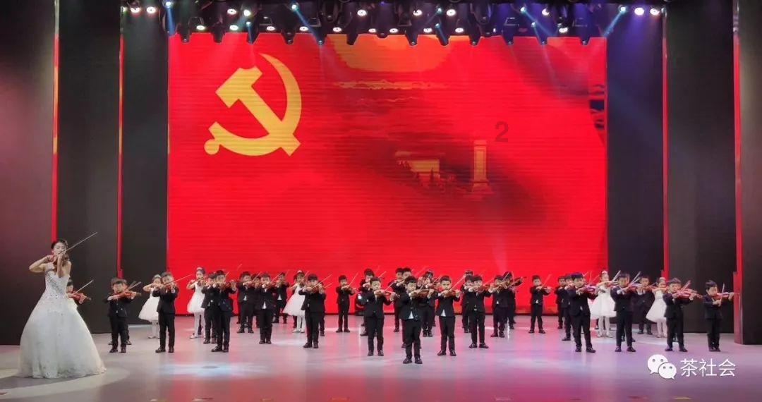 梅德韦杰夫:美国或长期陷入民间对立的深渊